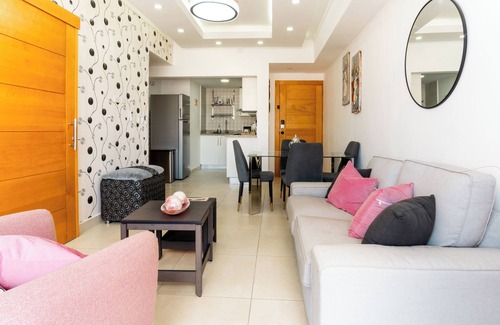 Evaristo Morales Apartamento | Private apt 2BR, 1 KING bed and pool.