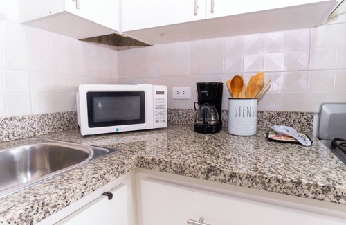 Evaristo Morales Apartamento | Private apt 2BR, 1 KING bed and pool.