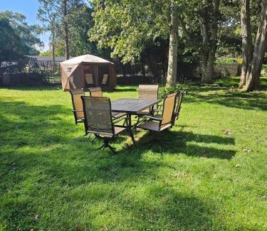 Baywood Casa | Private Area & Access to Home, Rooms In Bayshore