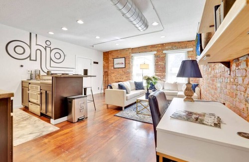 Short North Casa | Private Art Gallery w/FREE Parking near Conven Ctr