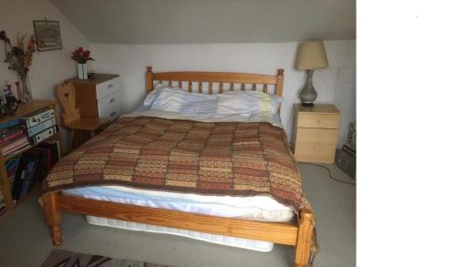Leamington Spa Casa | Private attic in Georgian townhouse with free parking