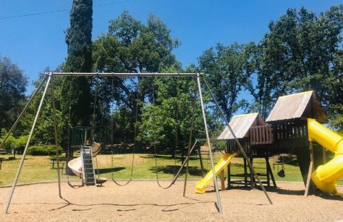 Soulsbyville Casa | Private Backyard Firepit Hammock BBQ Grill