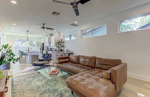 Govalle Casa | Private Backyard | Short & Long Stays in East ATX