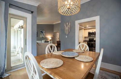 Baynard Oaks Villa | Private Balcony, Walk to Beach, South Beach, BV1670