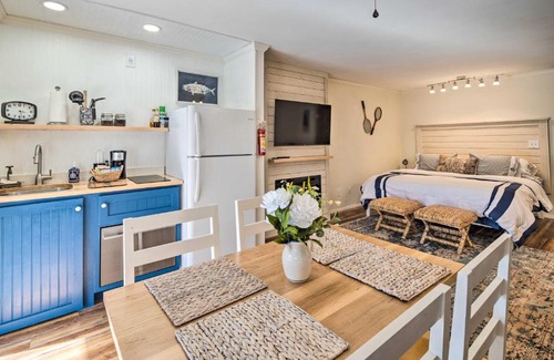 Lake Lure Apartamento | Private Balcony and Pool Access Lake Lure Studio!