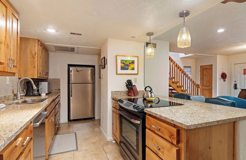 Northeast Santa Fe Hotel | PRIVATE BALCONY, KIVA FIREPLACE, WALK TO PLAZA