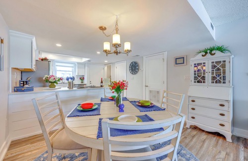 Welaka Condominio | Private Balcony w/ Water Views: Welaka Condo!