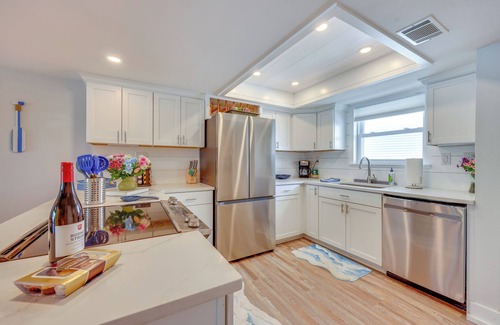 Welaka Condominio | Private Balcony w/ Water Views: Welaka Condo!