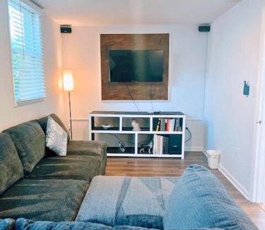 Arlington Apartamento | Private Basement APT Near DC Pet Friendly WiFi King Bed Kitchen and More