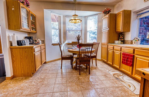 Thornton Casa | Private Basement by Outlet/Golf Course/East Lake