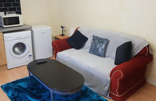 Huddersfield Apartamento | Private Basement Studio Flat with Modern Features