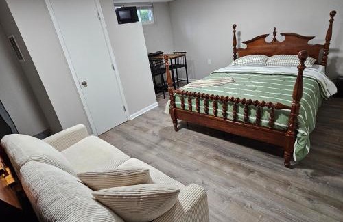 Cameron Village Casa | Private Basement with Private entrance and long stay facilities