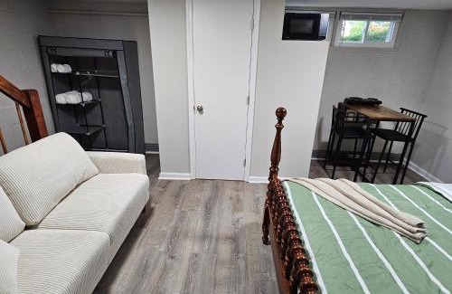 Cameron Village Casa | Private Basement with Private entrance and long stay facilities