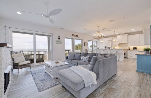 Independence Square Casa | Private beach house directly facing the Gulf Of Mexico. Sleeps 12