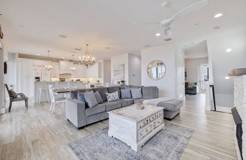 Independence Square Casa | Private beach house directly facing the Gulf Of Mexico. Sleeps 12