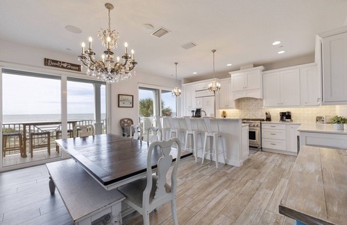 Independence Square Casa | Private beach house directly facing the Gulf Of Mexico. Sleeps 12