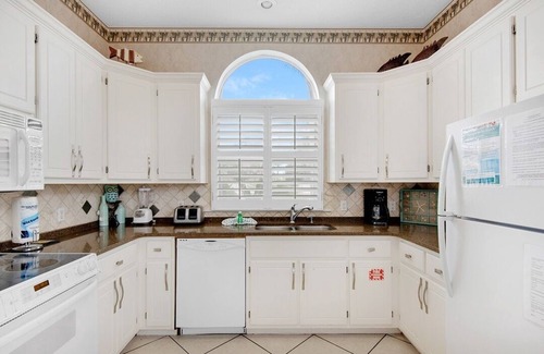 Avalon Beach Estates Casa | Gated Community Pools Golf Cart Private Beach Access | Relax at Coastal Cottage