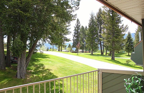 East Kootenay Casa | Hermosa ubicación - playa privada y acceso al lago!