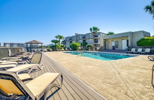 Gulf Stream Estates Apartamento | Private Beach and Pool Access Murrells Inlet Condo!