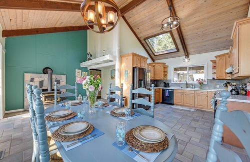 Olympia Casa | Private Beach at Waterfront Harstine Island Escape