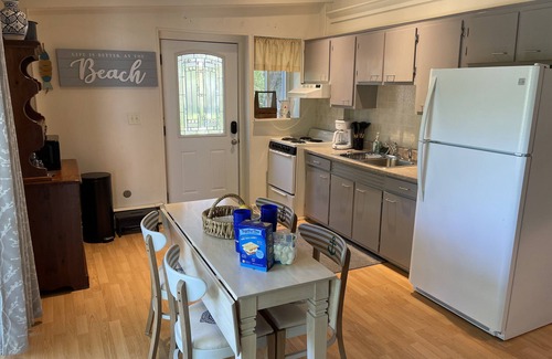 Bonnet Shores Casa | Private beach; firepit, outdoor shower, AC, two kitchens, laundry, covered patio
