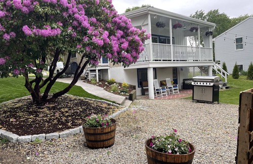 Bonnet Shores Casa | Private beach; firepit, outdoor shower, AC, two kitchens, laundry, covered patio