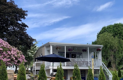 Bonnet Shores Casa | Private beach; firepit, outdoor shower, AC, two kitchens, laundry, covered patio