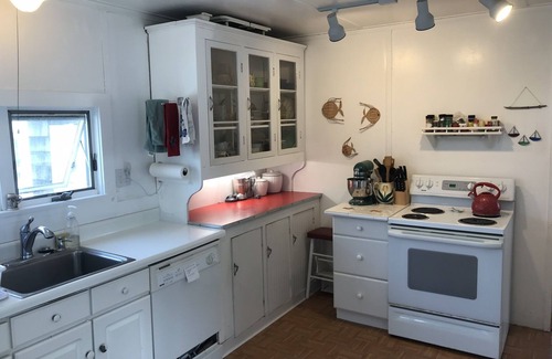 Niantic Casa | Private Beach Front Victorian Home