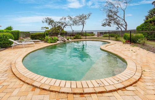 Beachmere Casa | Private Beach Newly Renovated Holiday Home w pool