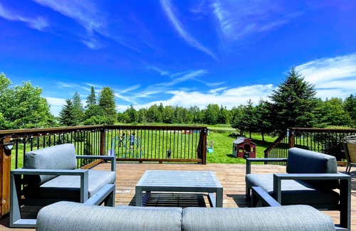 Kirkfield Cabaña | Private beach, kid-themed rooms, water toys, fishing, kayak, canoe.1.5hr frm GTA