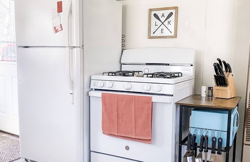 Caseville Cabaña | Private beach & lake access-Cozy Cottage