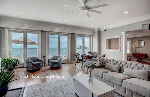 Branford Casa | Private Beach, Pool, Kayaks, Paddle Boards, Hot Tub, Infrared Sauna