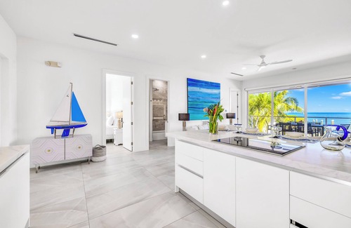 Islamorada Casa | Beach Residence / Private overwater dock / Heated Pool / Mahi Key