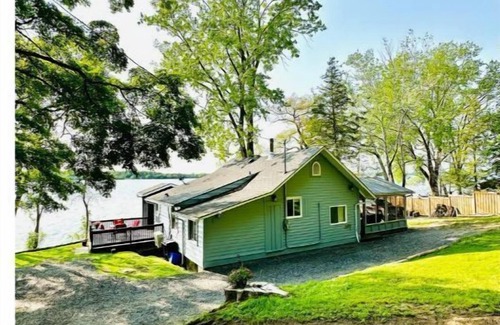 Greater Napanee Cabaña | Private Beach Waterfront Cottage