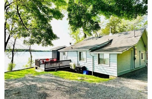 Greater Napanee Cabaña | Private Beach Waterfront Cottage