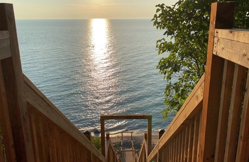 Dashwood Cabaña | Private Beach Waterfront w/ Hot Tub by Grand Bend