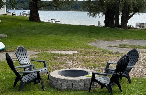 Onekama Apartamento | Private beachfront 2BR w deck and firepit in Onekama