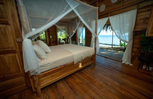 Isla Bastimentos Casa | Private Beachfront House with Kayak & Guided Tours