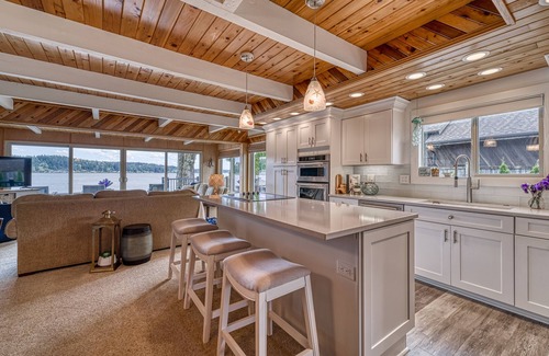 Allyn Casa | Private Beachfront Home w/ Hot Tub - Walk to Restaurants, Coffee and More!