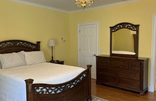 North Side Casa | Private Bedroom #4 and Bath 26 Min to NYC!