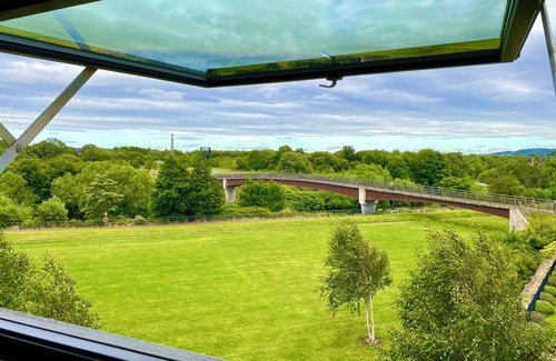 Glasgow Casa | Private Bedroom & Bathroom with Amazing View in Quirky Townhouse