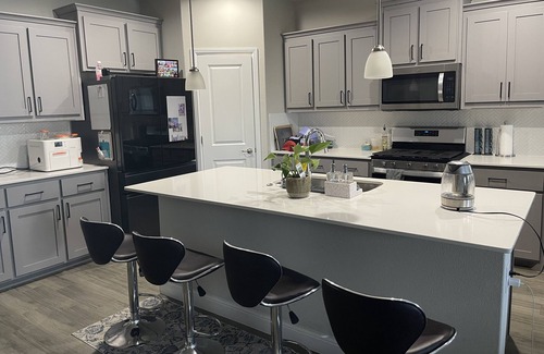 Denton Casa | private bedroom in single family house in welcoming Denton with AC, WiFi