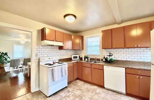 Griffin Heights Casa | Private Bedroom in Charming House blocks from FSU