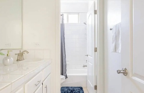 Greenacres Casa | Private bedroom/private bathroom/gated/parking