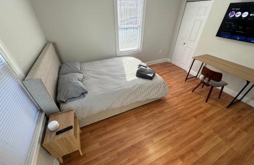 Medford Casa | Private Bedroom & Private Bathroom in Spacious House 8 min to Boston