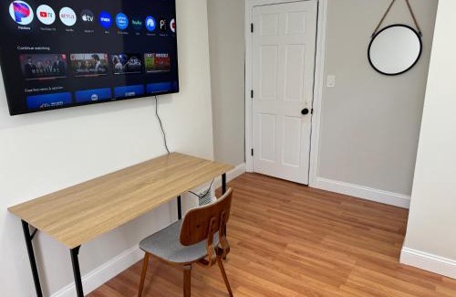 Medford Casa | Private Bedroom & Private Bathroom in Spacious House 8 min to Boston