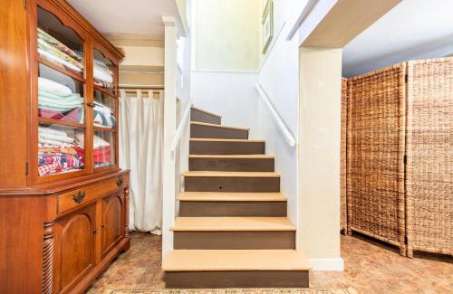 Beaumont - Wilshire Casa | Private Bedroom Studio with Kitchenette