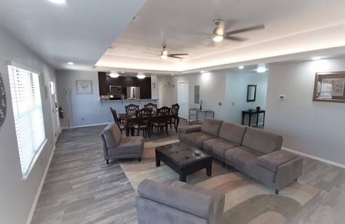 Central Oklahoma City Apartamento | Private Bedroom Suite - Communal House near Integris Private