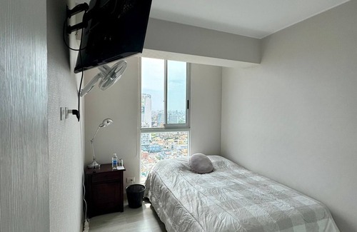 Lima Cama Y Desayuno | Private bedroom super cozy and a great view
