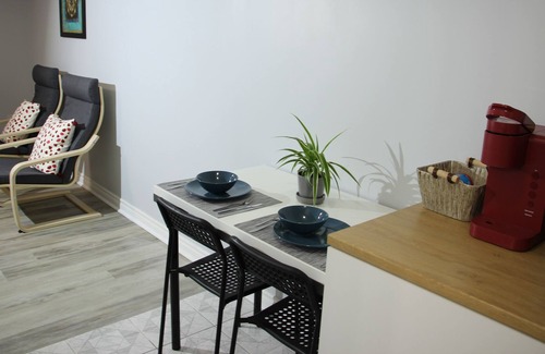 East Credit Apartamento | Private bedroom unit near the airport